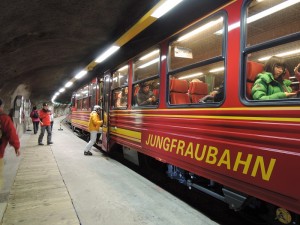 世界中から観光客が集まるユングフラウ鉄道でトップ・オブ・ヨーロッパへ