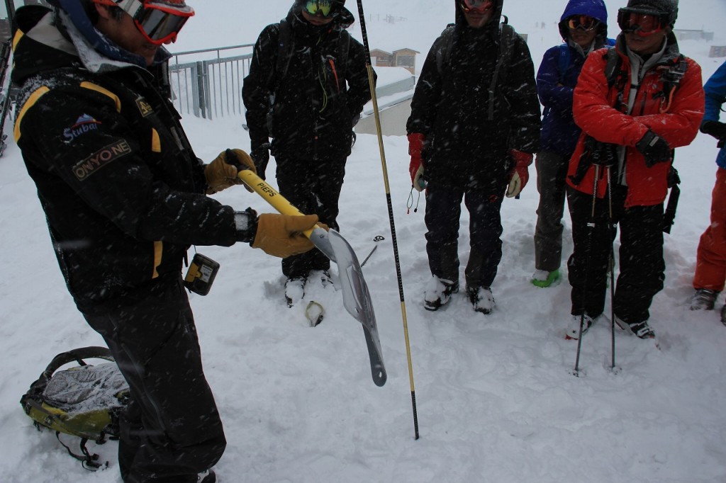 アバランチレスキューの講習からスタート