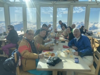 大パノラマのロートホルン山頂レストラン