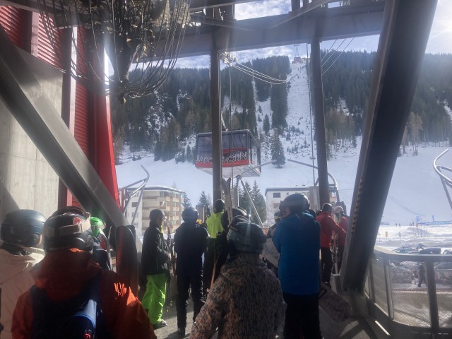 今日はダヴォスへスキー遠足！