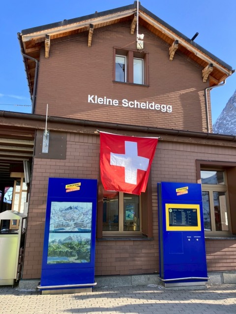 6DA31E4E-7325-40F7-9DD8-2A4490A2FF22