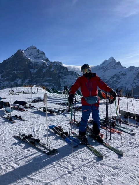 AB66FE32-E12B-44E6-8383-A80A41191E3C