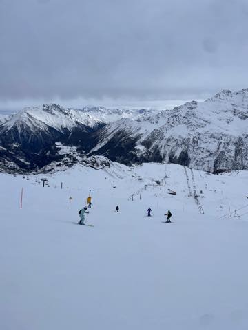 th_257920B9-FBC2-4028-8F3D-ECFEE3F9385E