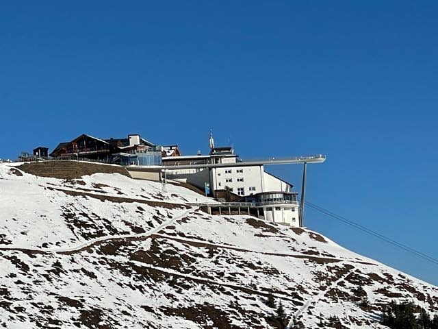 th_49C0585B-EBD4-4F5F-820C-6B02A7EC4428