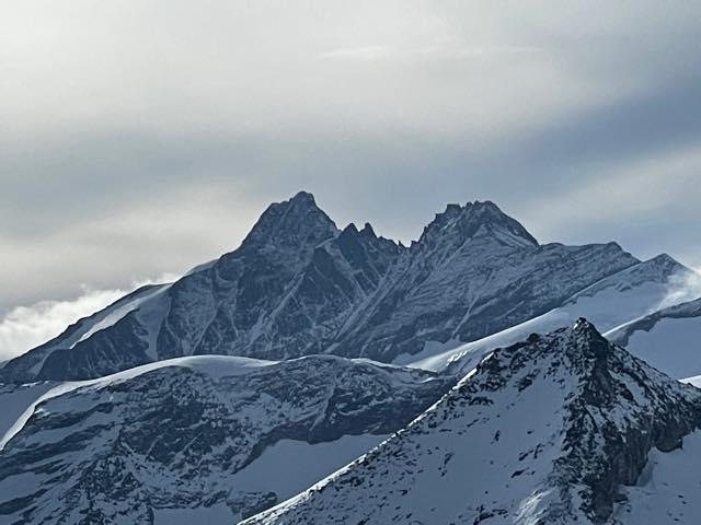 th_4D666614-3B50-448C-93DB-3B650B269BCE