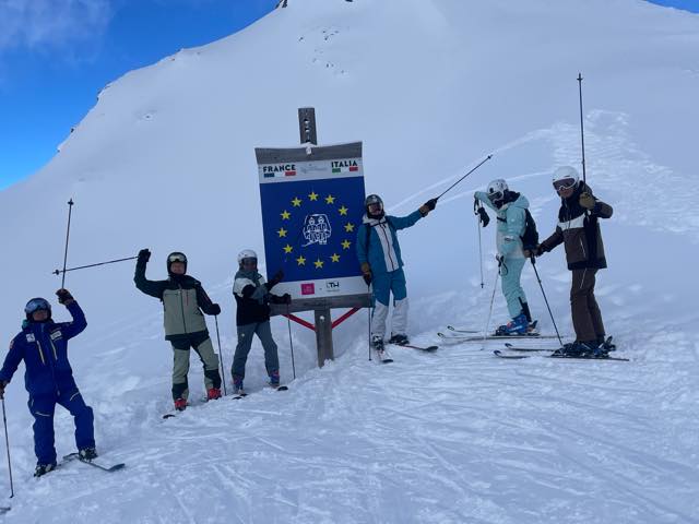 th_553D1E56-D270-46D2-BC8C-267D0C1A89E1