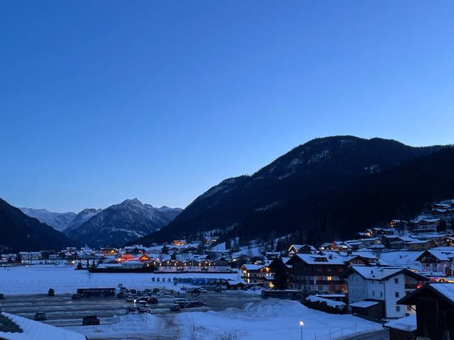 th_5D73C5A6-1D56-4C31-A79B-100CD134A9F6