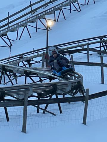 th_671B182E-AD7B-48FE-82F3-E0F3F935E769