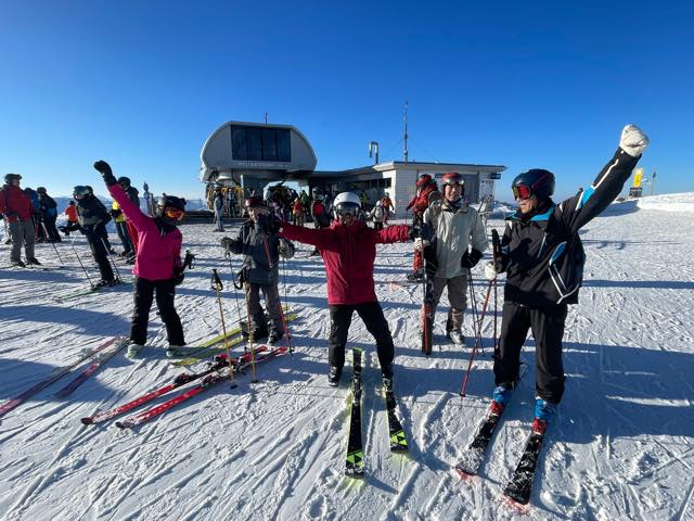 th_820749DF-46F5-469D-BAE3-569501F016CE