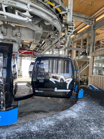 th_8721BF52-2D93-45C8-8AF0-E53876F8BE47