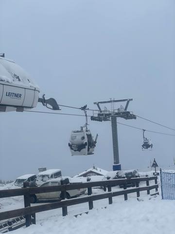 th_9370E9CC-6FF5-48D7-8B38-9720BF5E896A