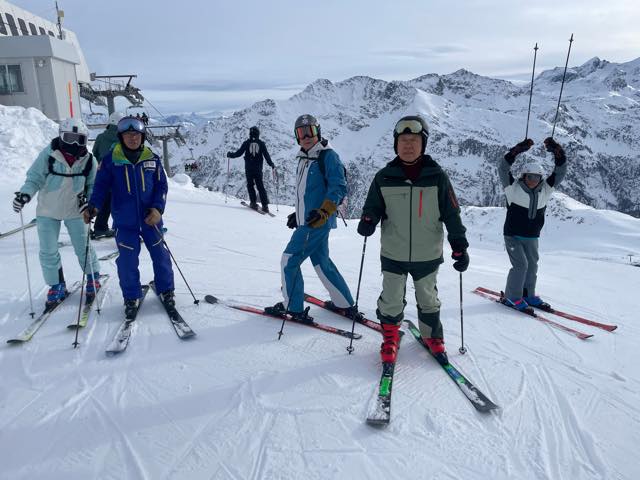 th_CFDAFA81-13E7-435B-8B98-9ED6709F7EB0