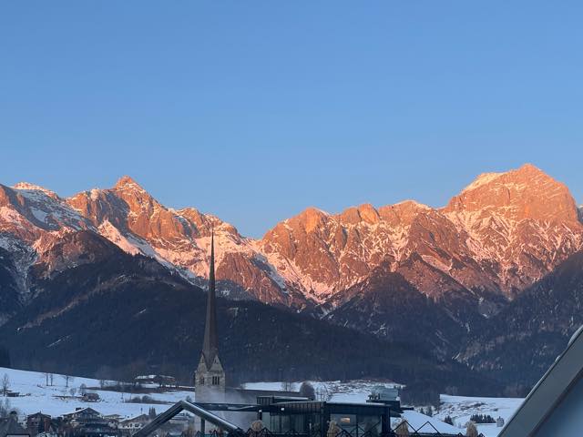 th_E2552A72-0946-444F-8385-F7EE9CCD57B7