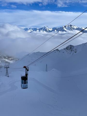 th_F19311F1-A47C-49D2-A2E9-64DA98161968