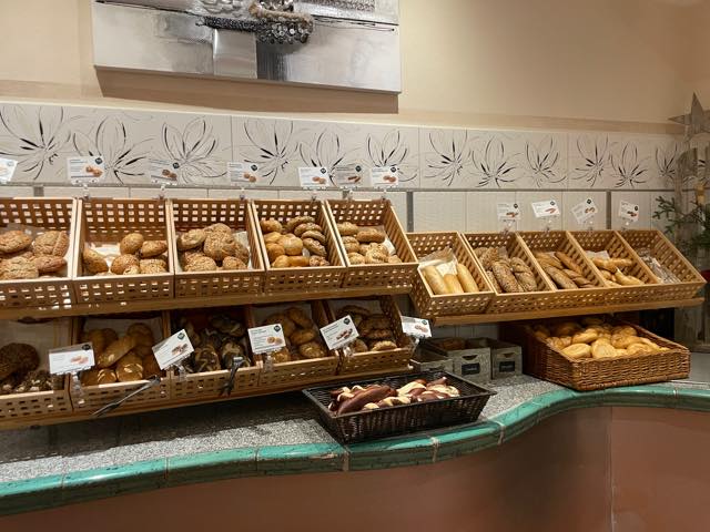 th_F33D3344-1190-4567-9F7E-76C4536354A4