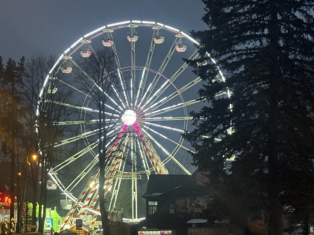 イルミネートされた観覧車