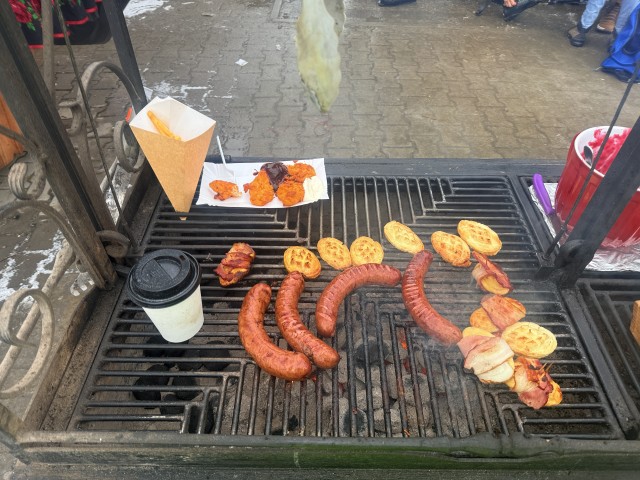 思わず食する焼きチ—ズとソ—セッジ