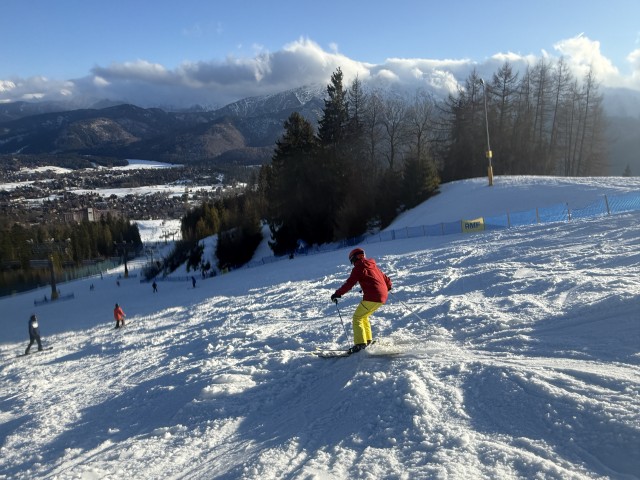 山頂付近はこの時間はコブコブに。