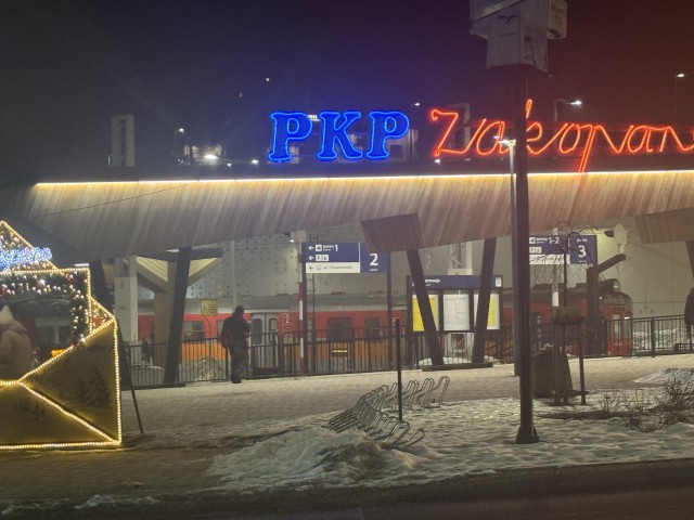 夜のザコパネ駅