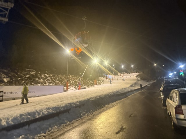 ナイタースキーは18:00-21:00まで