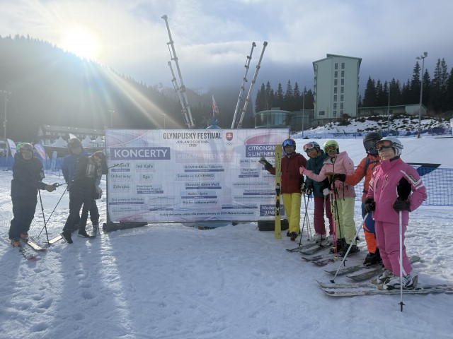 朝は少し太陽光かま差し込む