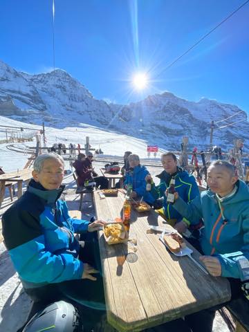 th_53AFA254-BF05-4863-934D-6AF59EAE4310