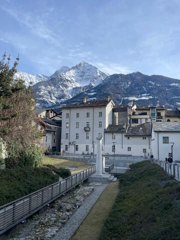 th_761D81FA-85E0-4A43-BC97-6FA14F5DCD27