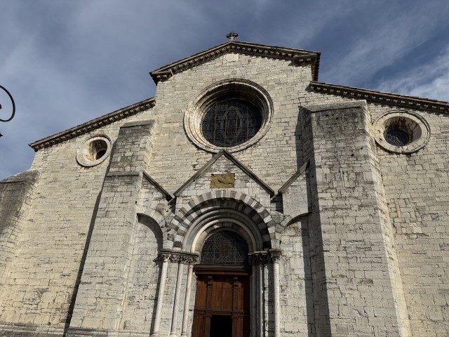 神聖なカテドラル•ノ—ドルダム