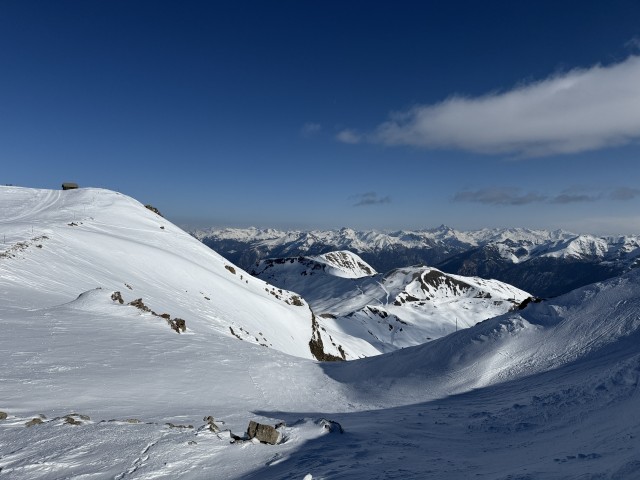 メルカントゥのルを遠望しながらスタート